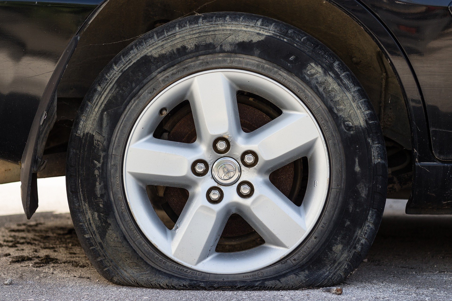 Stay Calm and Keep Driving: A Guide to Handling Flat Tires and Blowouts